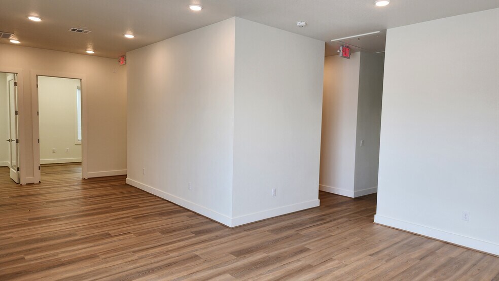 More Photos Of 16702 House Hahl Rd, Cypress Medical For Lease