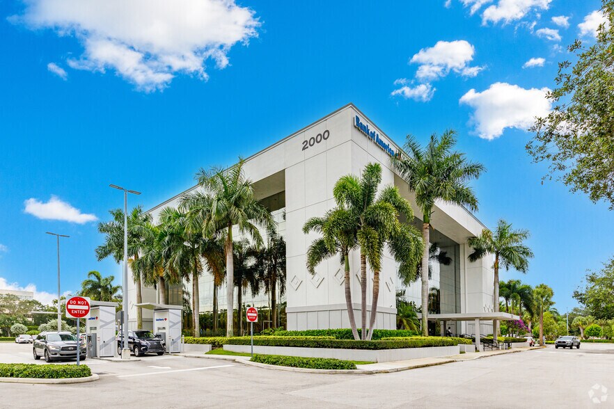 More Photos Of 2000 Glades Rd, Boca Raton Office For Lease