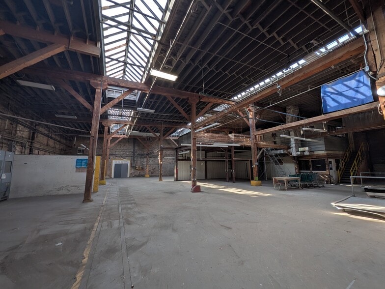 More Photos Of 1740 W Webster Ave, Chicago Light Manufacturing For Lease