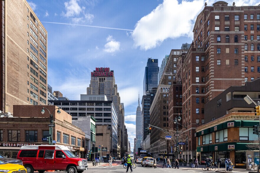 More Photos Of 330 W 34th St, New York Office For Lease