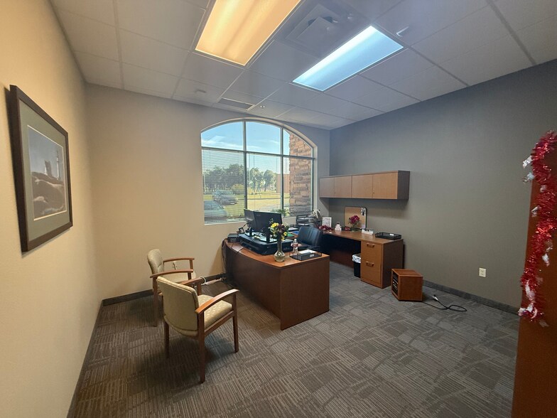 More Photos Of 1754 Bagdad Rd, Cedar Park Office For Sale