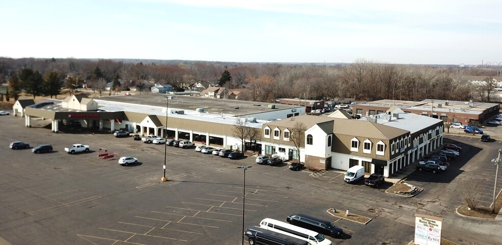 More Photos Of 3545-3575 Grand Ave, Gurnee Unknown For Lease