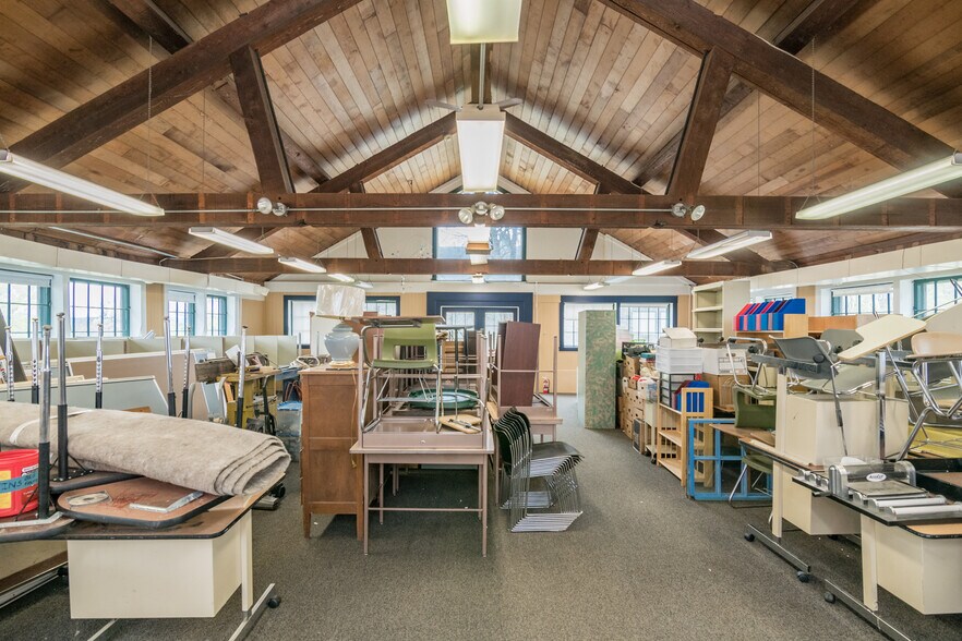 More Photos Of 154 S Mountain Rd, Northfield Schools For Sale