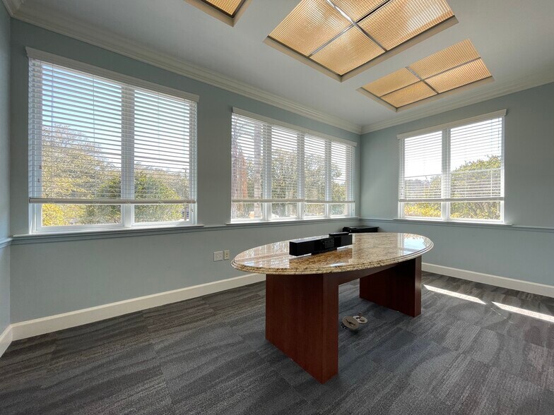 More Photos Of 1701 NW 80th Blvd, Gainesville Office For Sale