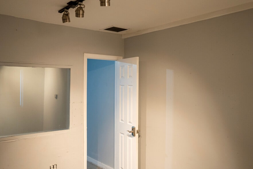 More Photos Of 16300 SW 137th Ave, Miami Warehouse For Sale