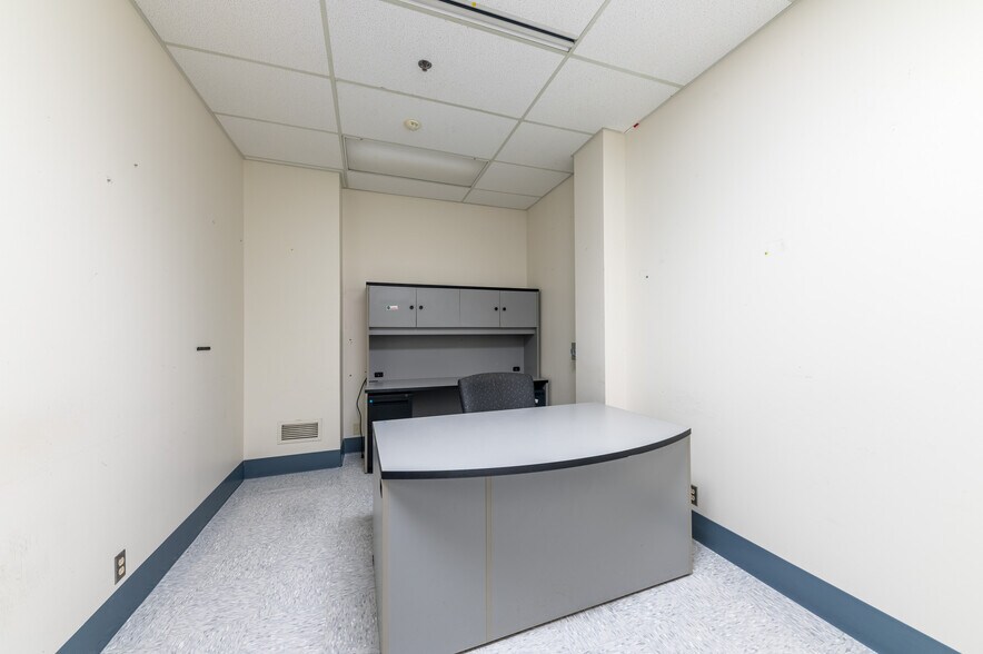 More Photos Of 347 W Main St, Clarksburg Office For Sale