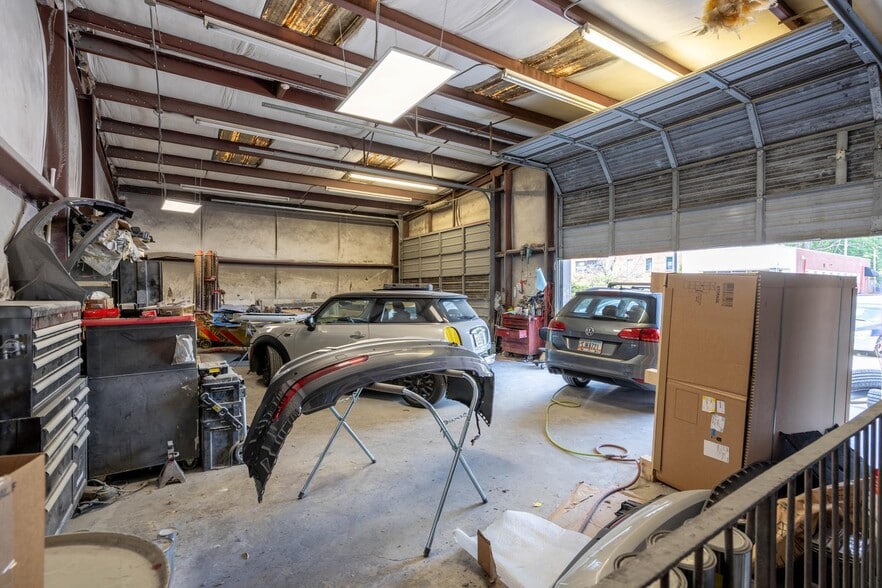 More Photos Of 522 NE Roswell St, Marietta Auto Repair For Sale