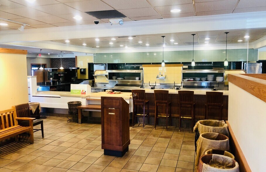 More Photos Of 8700 Midlothian Tpke, North Chesterfield Restaurant For Sale