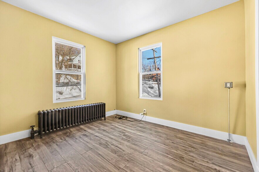 More Photos Of 68 Brook St, Croton On Hudson Showroom For Sale