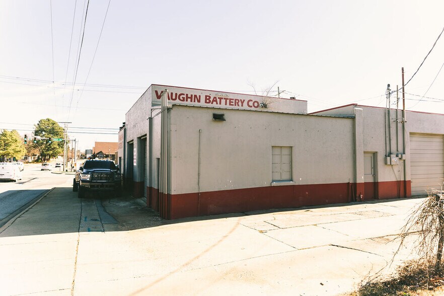 More Photos Of 601 S School Ave, Fayetteville Auto Repair For Sale