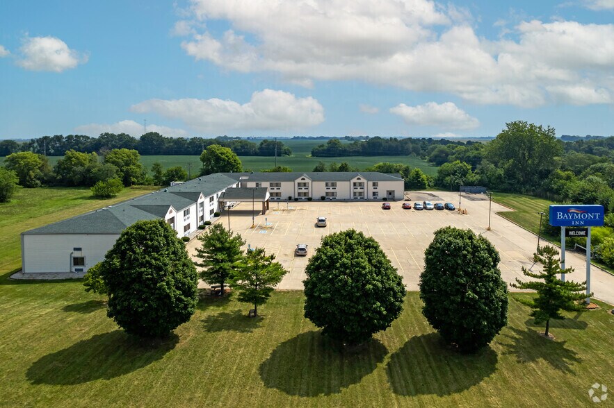 More Photos Of 5100 Hickory Point Frontage Rd, Decatur Hotel For Sale