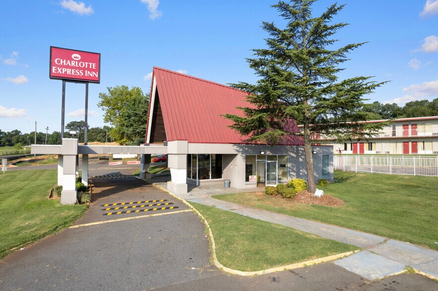 More Photos Of 1240 S Lucky Penny St, Charlotte Hotel For Sale