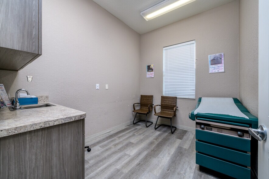 More Photos Of 6800-6810 Mariner Blvd, Spring Hill Office For Sale