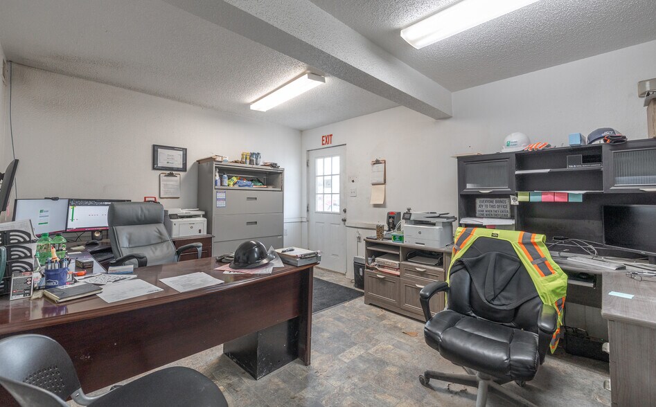 More Photos Of 300 Washington St, South Roxana Warehouse For Sale