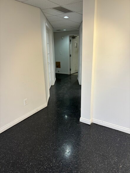 More Photos Of 532-533 Codell Dr, Lexington Warehouse For Lease