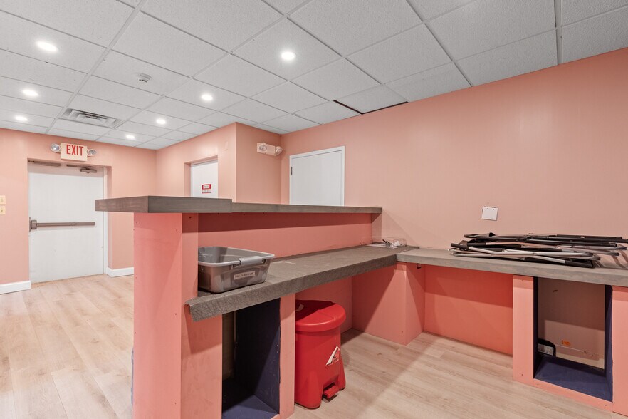 More Photos Of 1116 W Route 46, Parsippany Storefront Retail Office For Lease