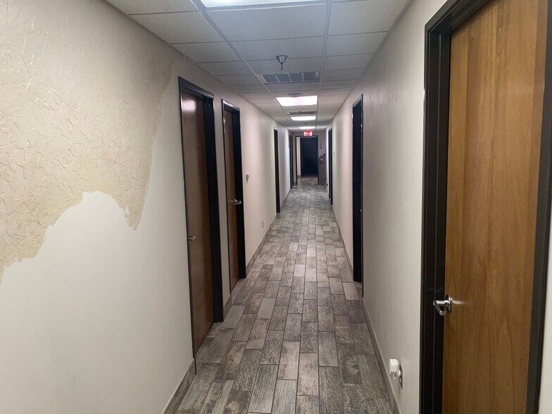 More Photos Of 919 W Mayfield Rd, Arlington Warehouse For Lease