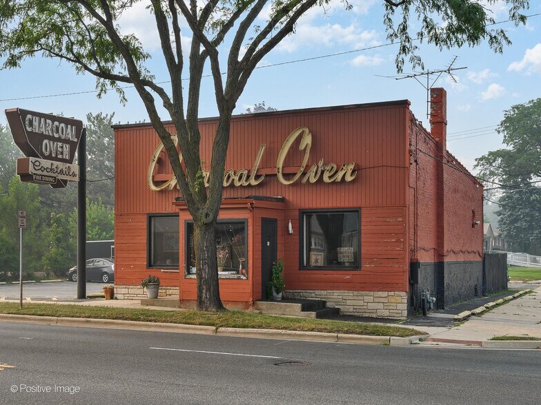 More Photos Of 4400 Golf Rd, Skokie Restaurant For Sale
