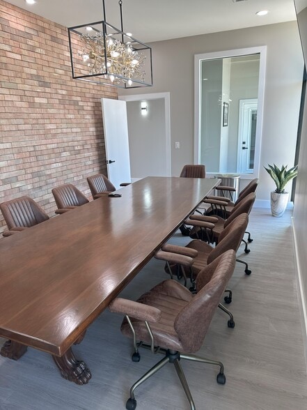 More Photos Of 314 E 5th Ave, Owasso General Retail For Lease