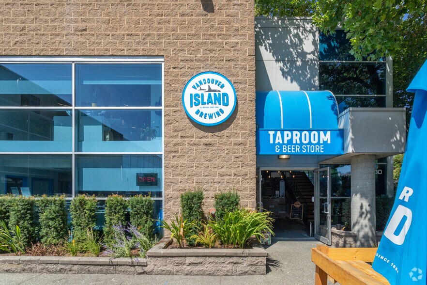 More Photos Of 2326-2330 Government St, Victoria Warehouse For Lease