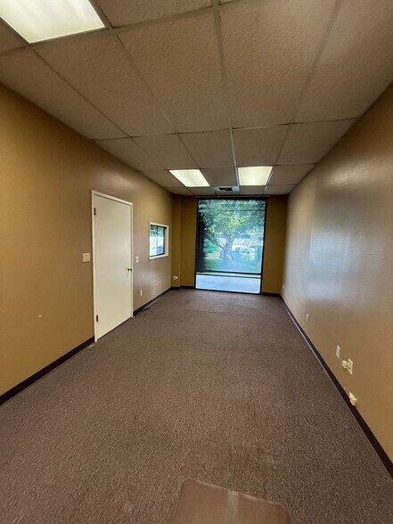More Photos Of 6701 McDivitt Dr, Bakersfield Warehouse For Lease