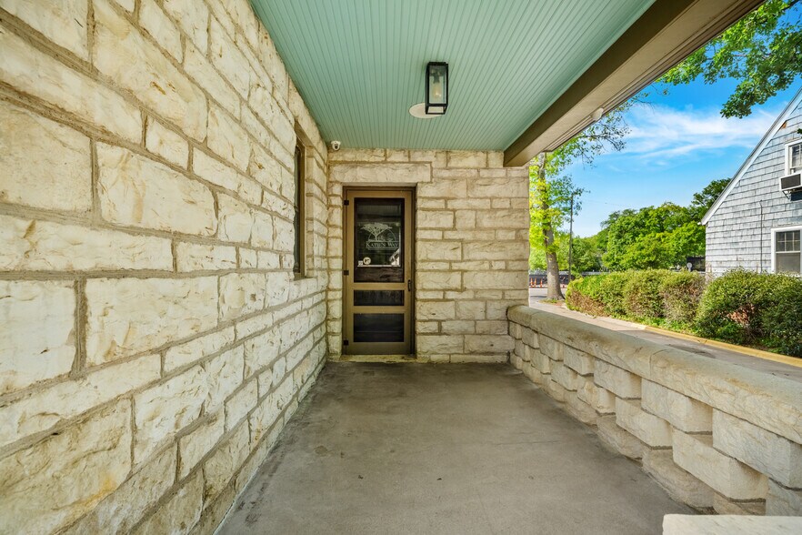 More Photos Of 720 Poyntz Ave, Manhattan Office For Sale