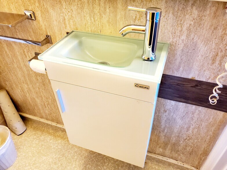 More Photos Of 925 1st Ave, Monte Vista Hotel For Sale