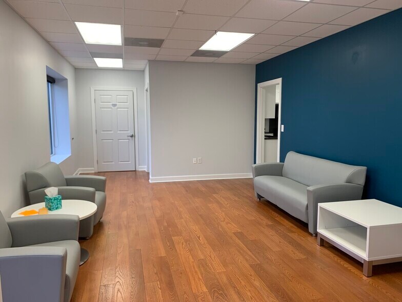 More Photos Of 85 E Catawba St, Belmont Office For Lease