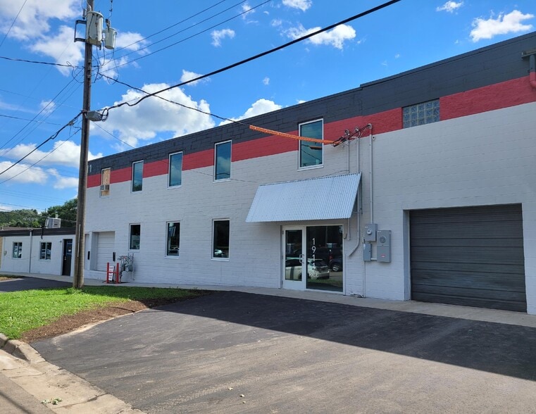 More Photos Of 1911 Rice St, Roseville Warehouse For Lease