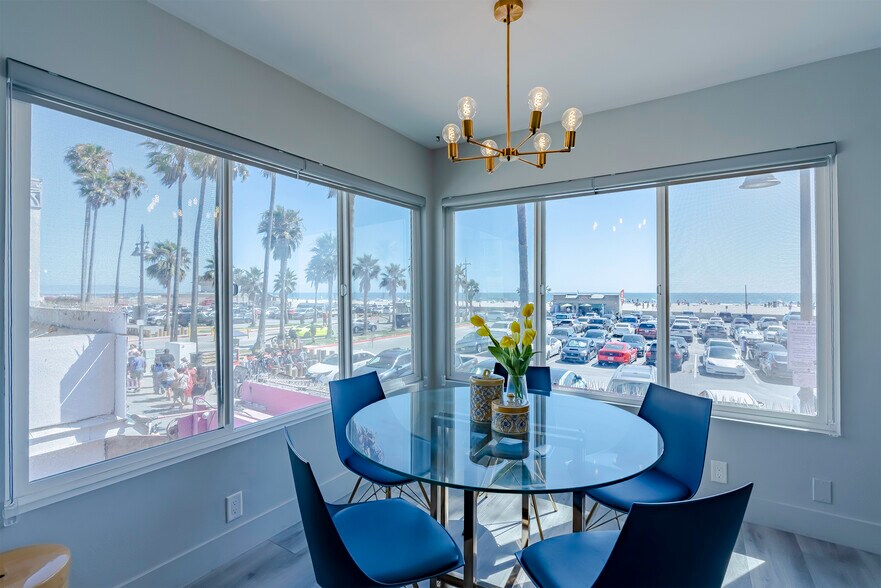 More Photos Of 2011 Ocean Front Walk, Venice Restaurant For Sale