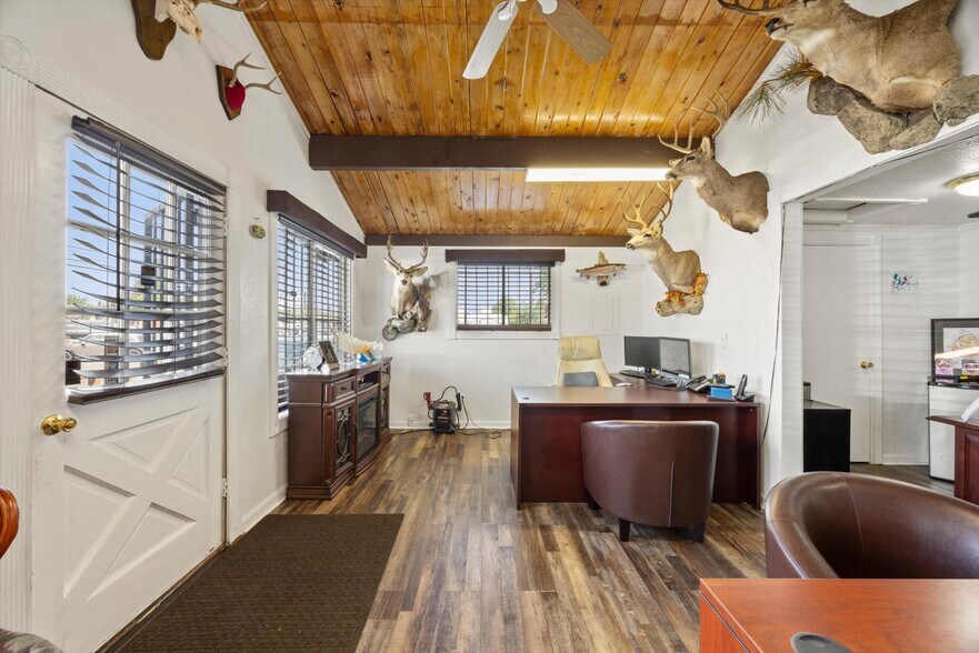 More Photos Of 5826 SE 82nd Ave, Portland Auto Dealership For Sale