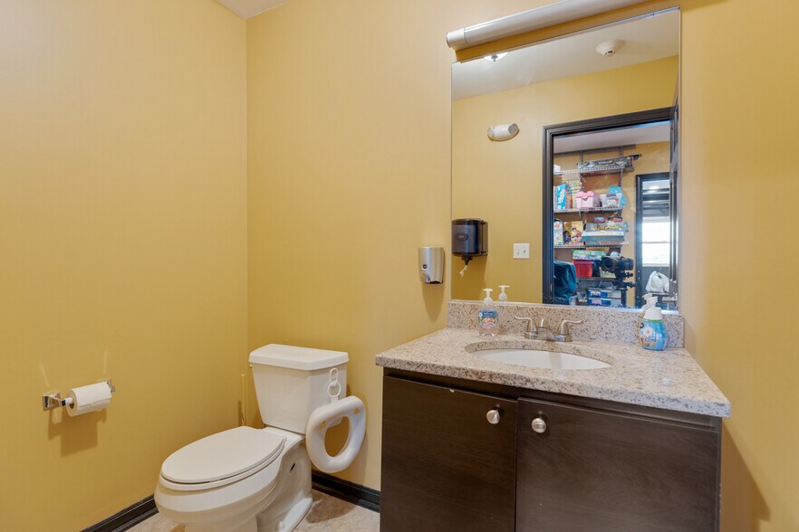 More Photos Of 275 W Dundee Rd, Buffalo Grove Medical For Sale