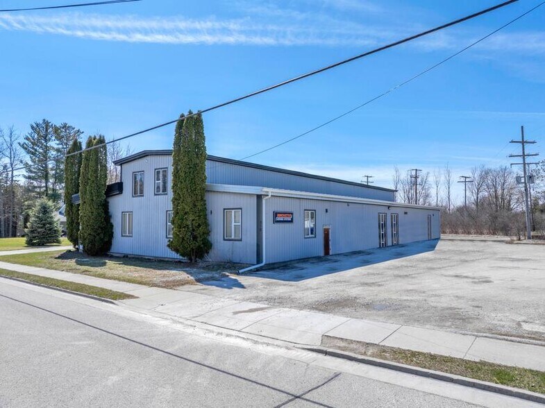 More Photos Of 310 S 10th St, Oostburg Manufacturing For Sale