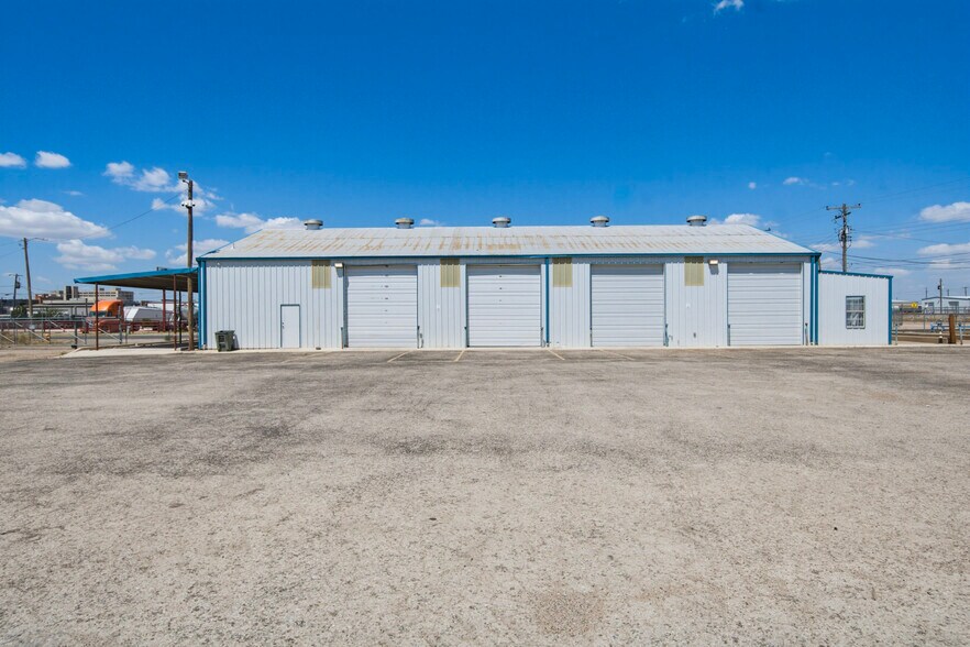 More Photos Of 300-305 S Grant Ave, Odessa Warehouse For Sale