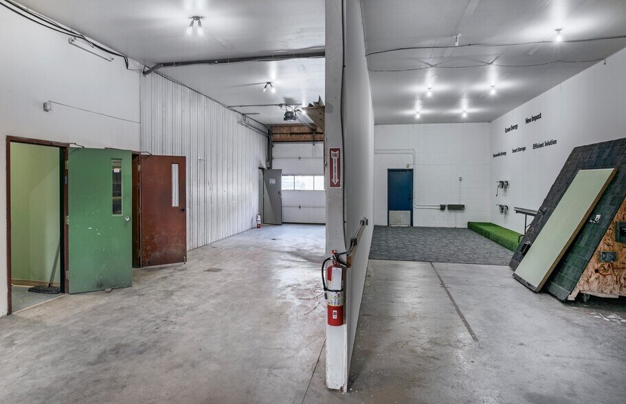 More Photos Of 4204 10th St NE, Calgary Warehouse For Lease