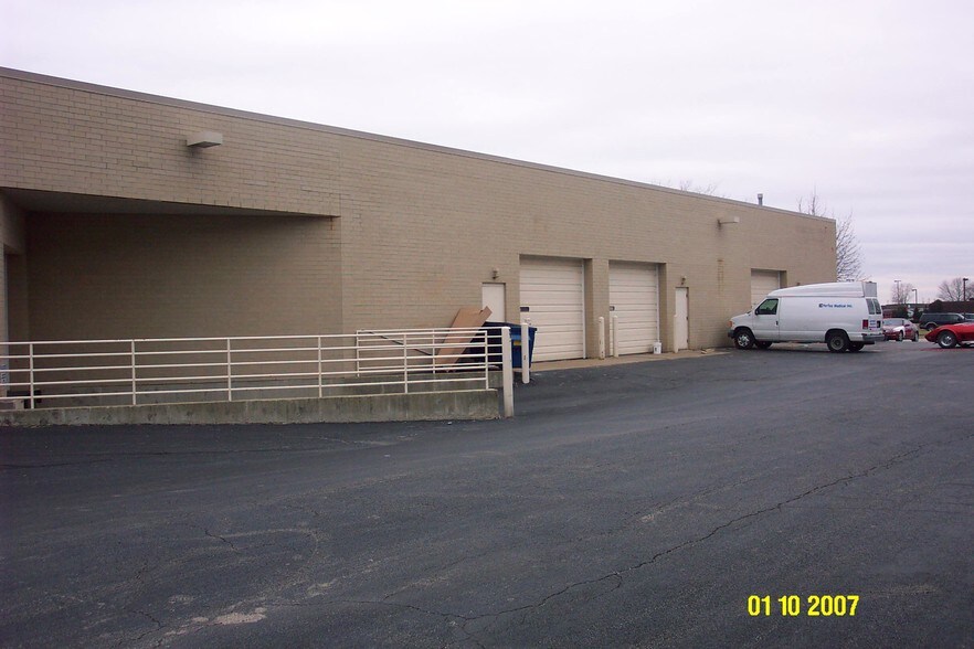 More Photos Of 1277 Naperville Dr, Romeoville Warehouse For Lease