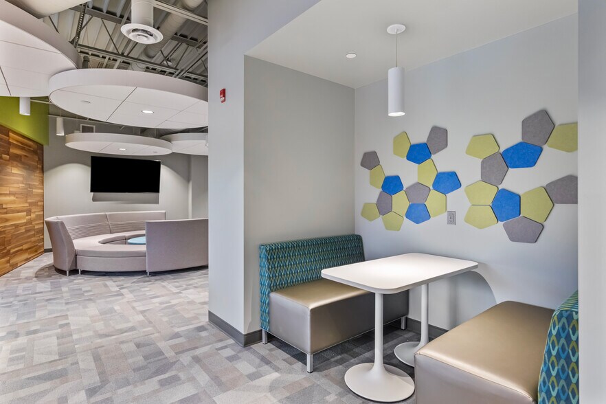 More Photos Of 1 Penn Center Blvd, Pittsburgh Unknown For Lease