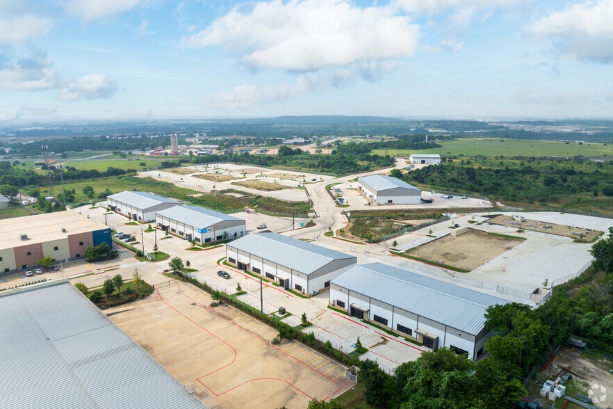 More Photos Of 4437 Supply Ct, Austin Unknown For Lease