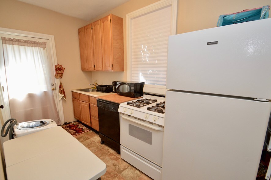 More Photos Of 126-128 E Broad St, Bethlehem Office Residential For Sale