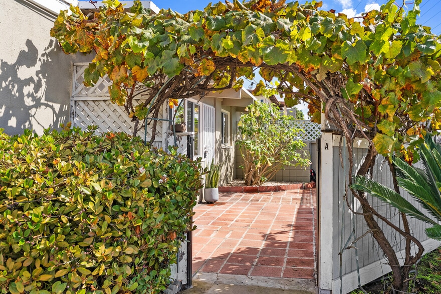 More Photos Of 1124 Victoria St, Costa Mesa Apartments For Sale