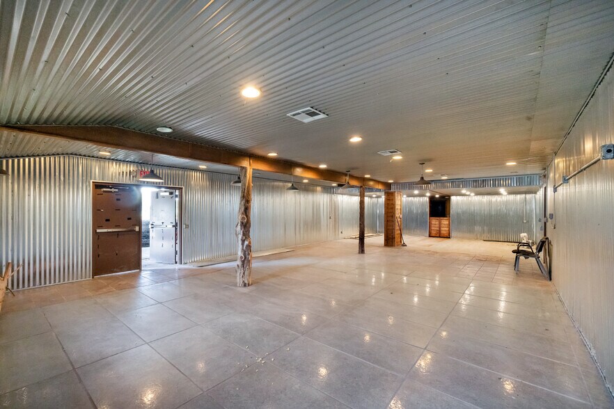 More Photos Of 605 NE Lincoln Rd, Idabel Industrial For Sale