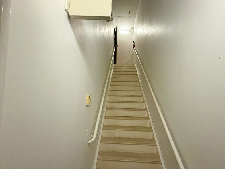 More Photos Of 6753 Kingspointe Pky, Orlando Warehouse For Sale