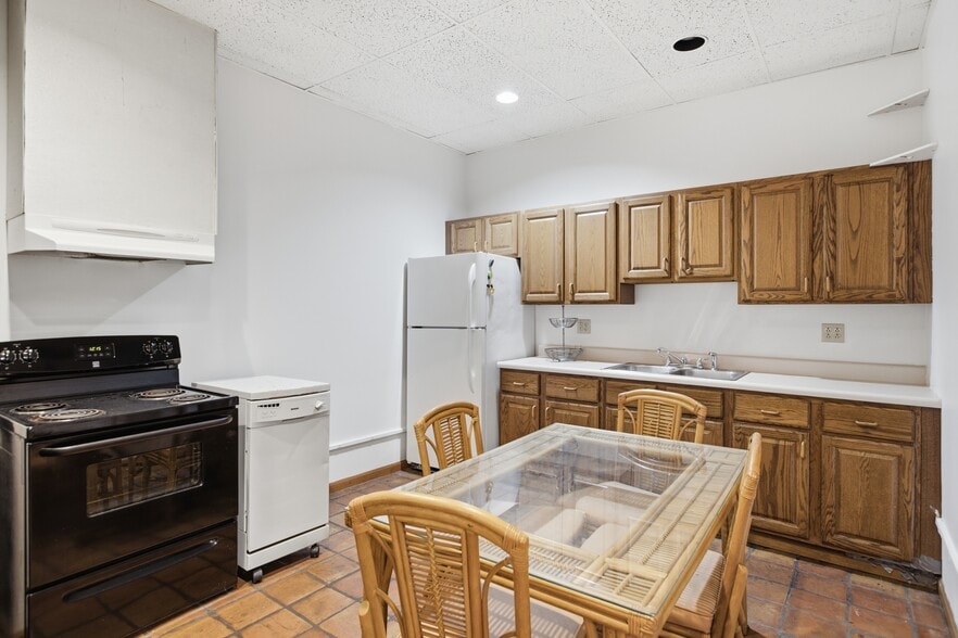 More Photos Of 3519 Bigelow Blvd, Pittsburgh Office For Sale