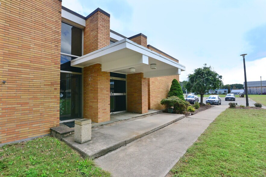 More Photos Of 1209 John Fitch Blvd, South Windsor Medical For Lease