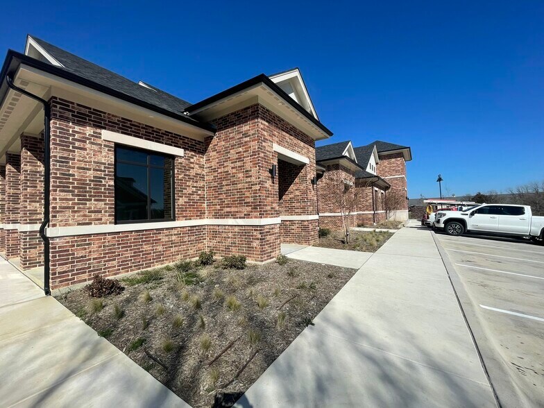 More Photos Of 124 River Oaks Dr, Southlake Office For Sale