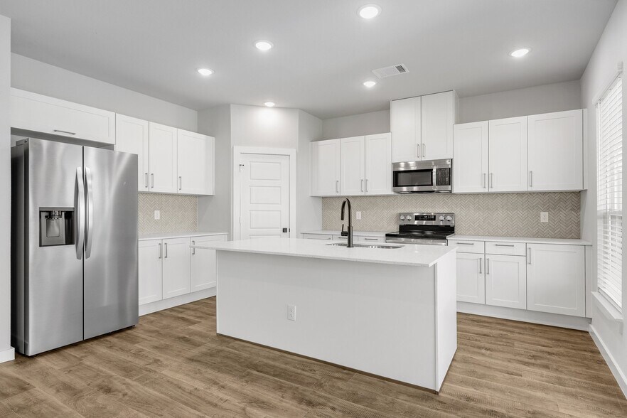 More Photos Of 651-655 Clovis St, Midlothian Apartments For Sale