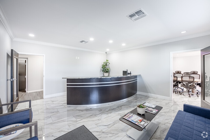 More Photos Of 150 Dog Track Rd, Longwood Office For Sale
