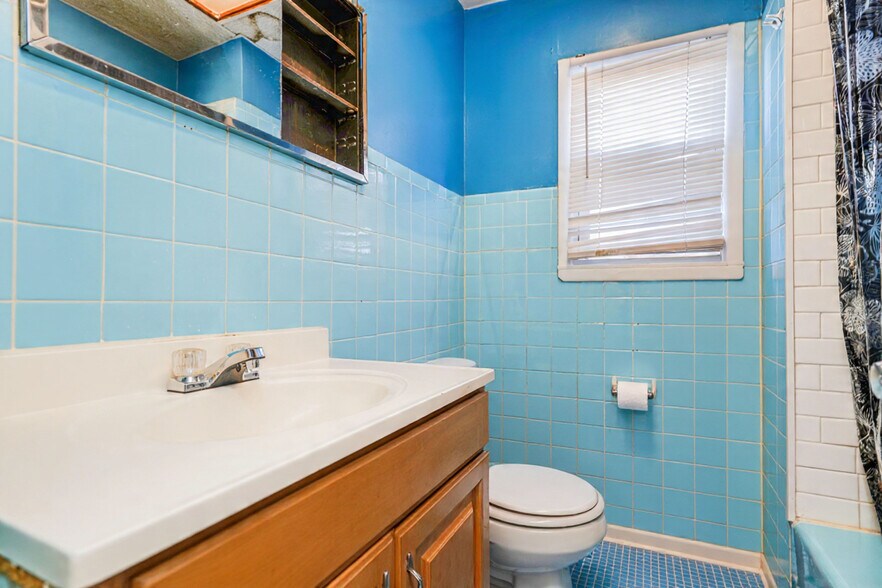 More Photos Of 2579 Cropsey Ave, Brooklyn Storefront Retail Residential For Sale