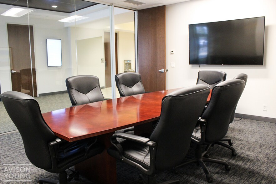 More Photos Of 9855 W 78th St, Eden Prairie Office For Lease