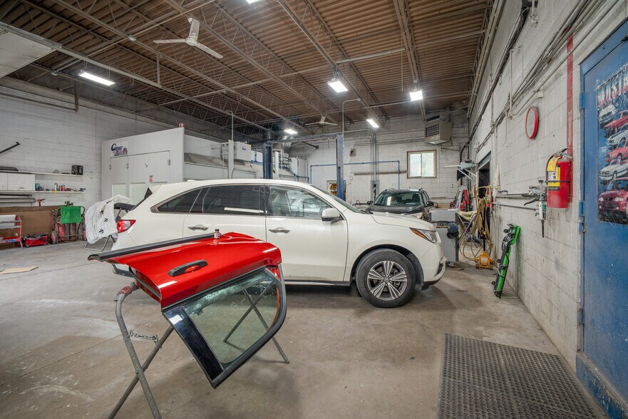 More Photos Of 20785 Orchard Lake Rd, Farmington Hills Warehouse For Sale
